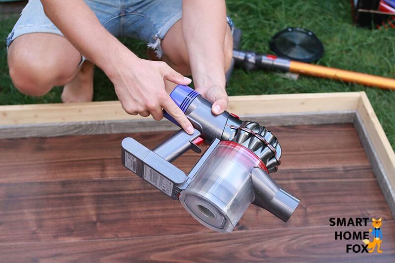 Power button of the Dyson V8